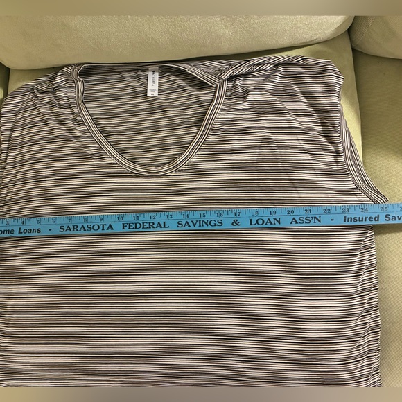 Athleta Stripe Tank XL Black/cream Striped  Activewear Stretch Workout Outdoors - Picture 5 of 6